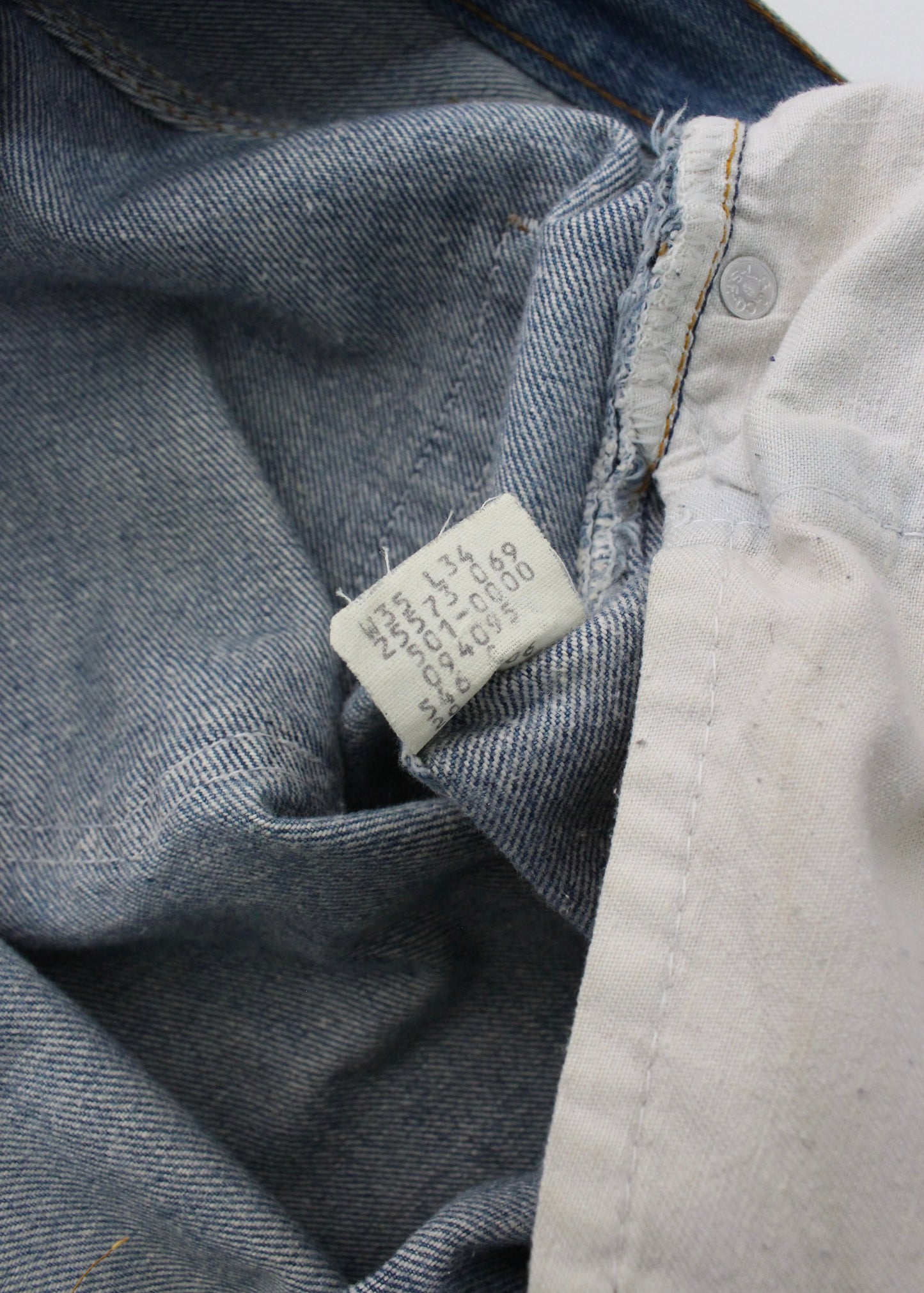 80s Distressed Levi's 501 half w34 L26