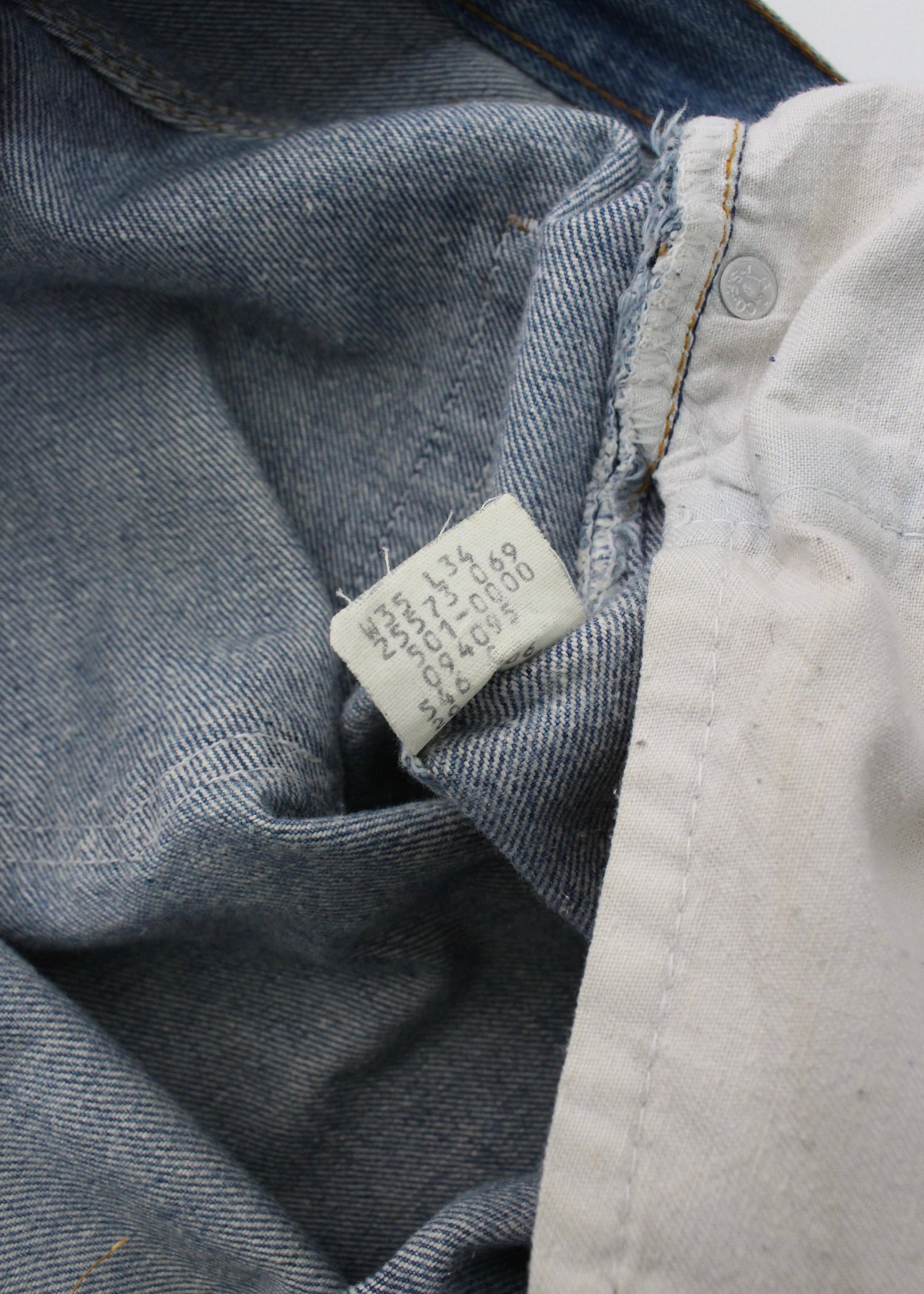 80s Distressed Levi's 501 half w34 L26
