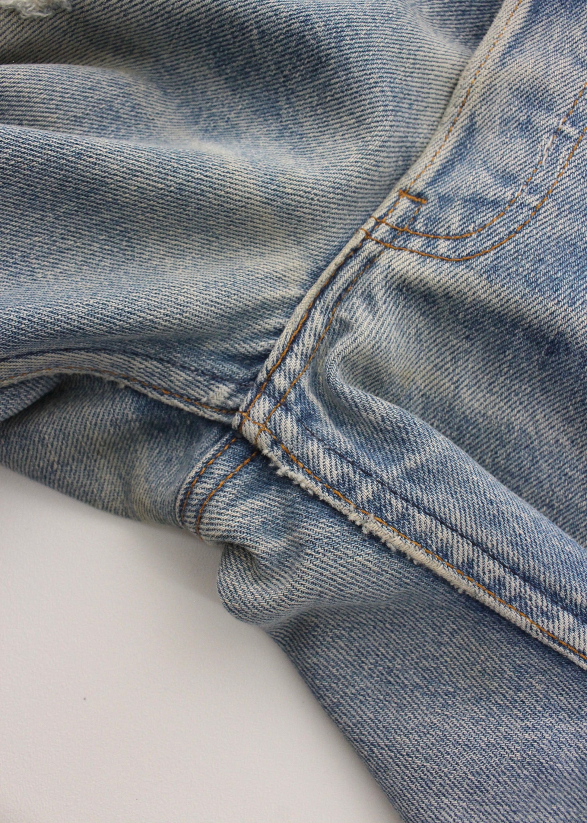 80s Distressed Levi's 501 half w34 L26