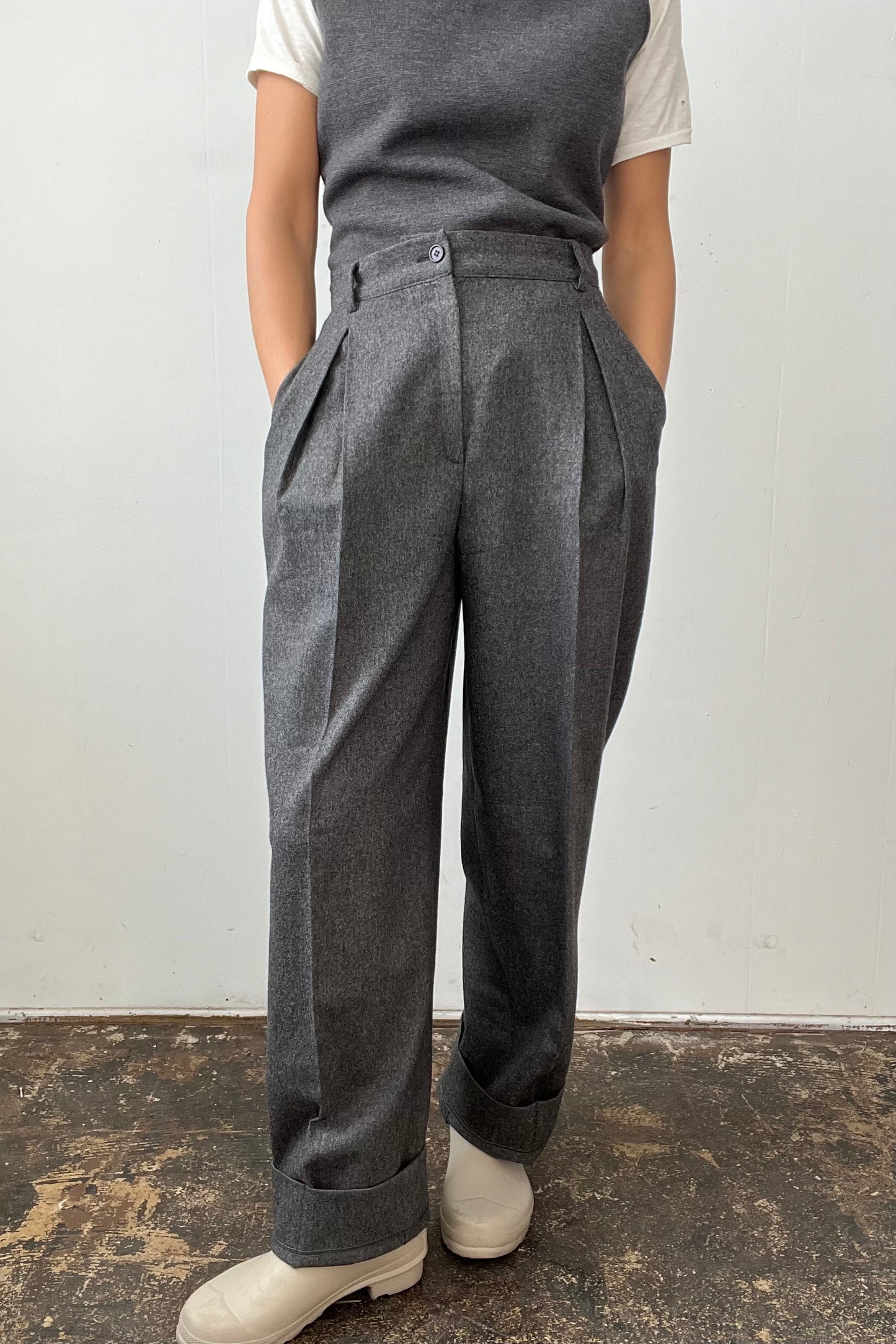 Valentino wool tuck pants w26.5