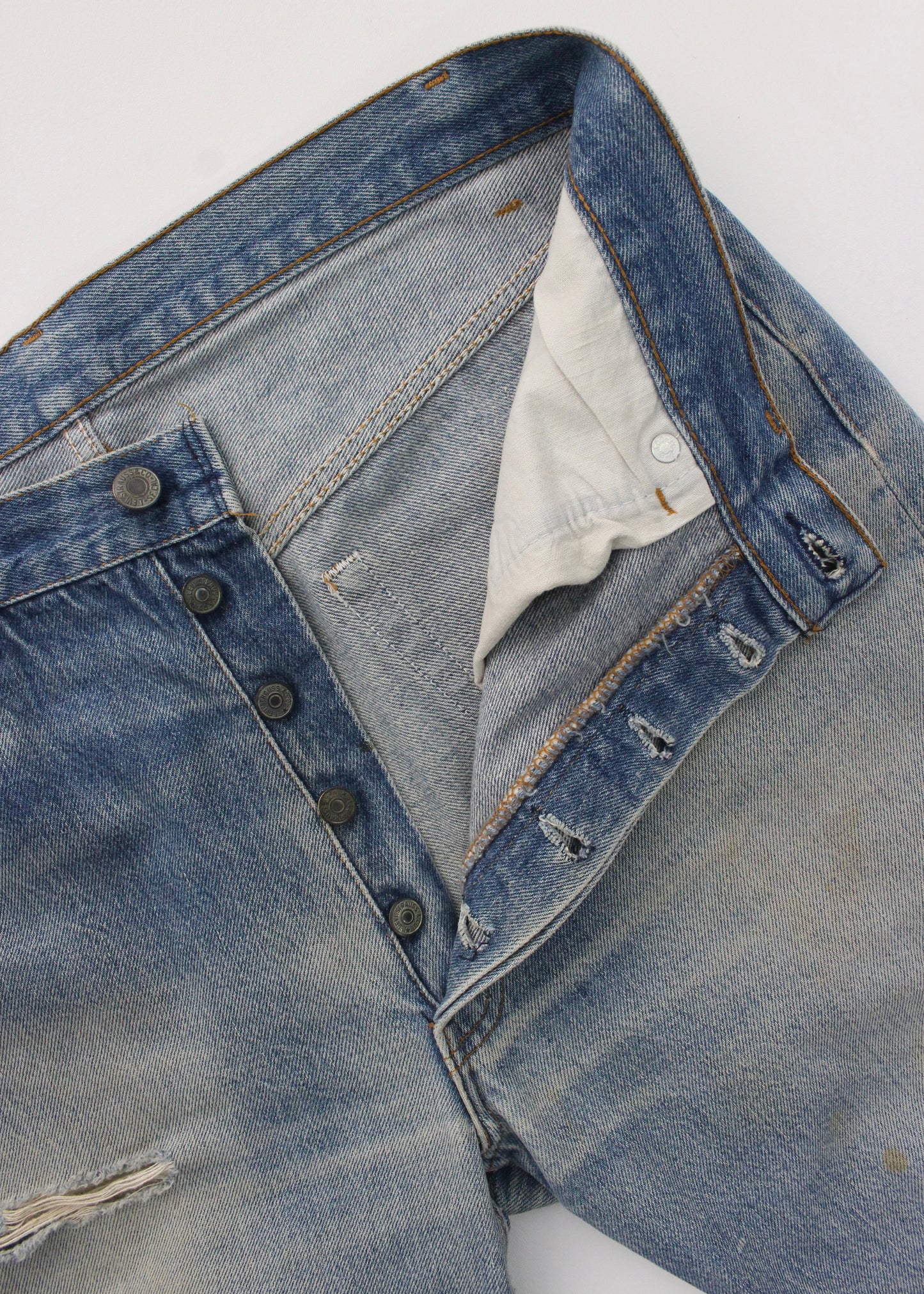80s Distressed Levi's 501 half w34 L26