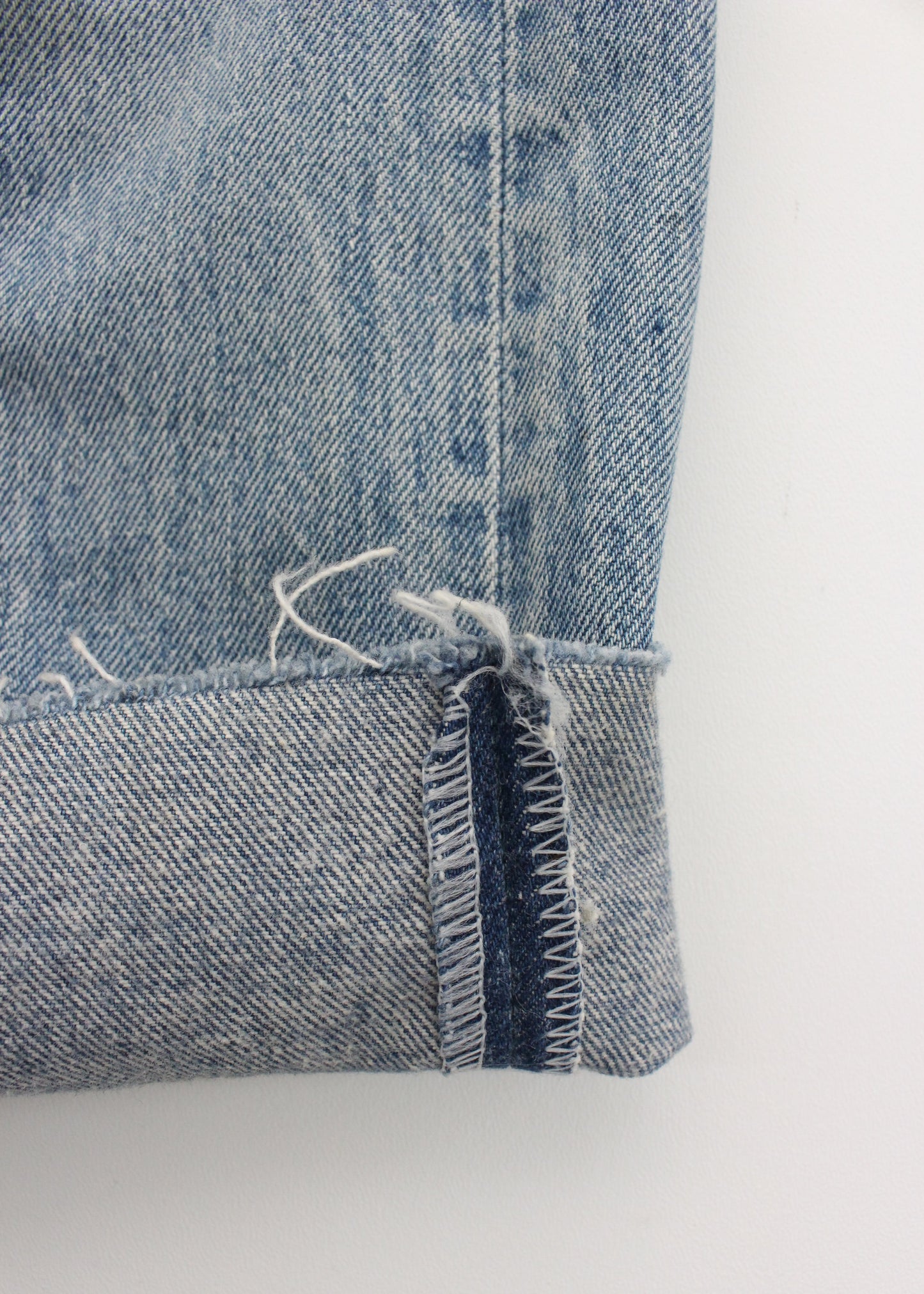 80s Distressed Levi's 501 half w34 L26
